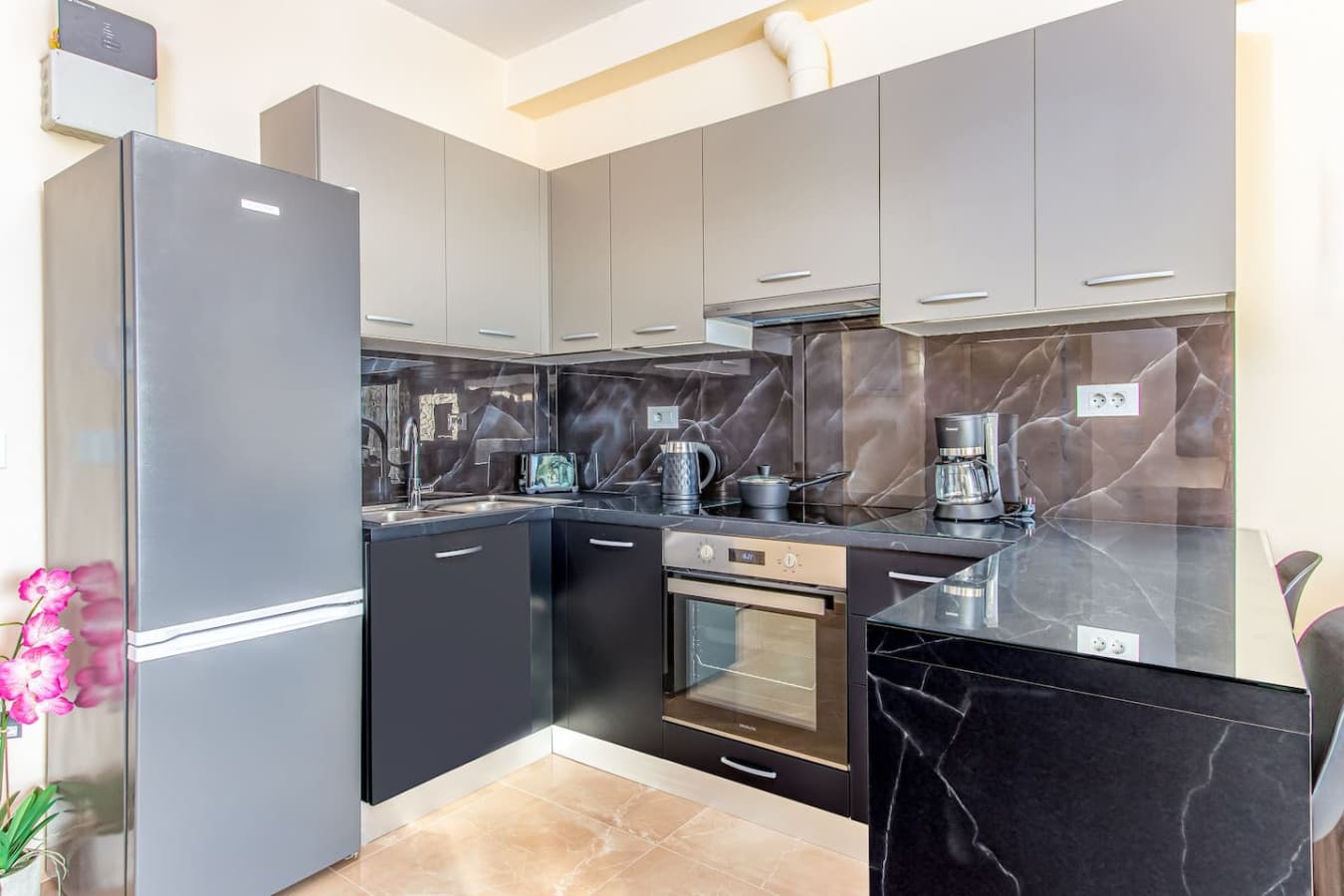 Nicolas City Home